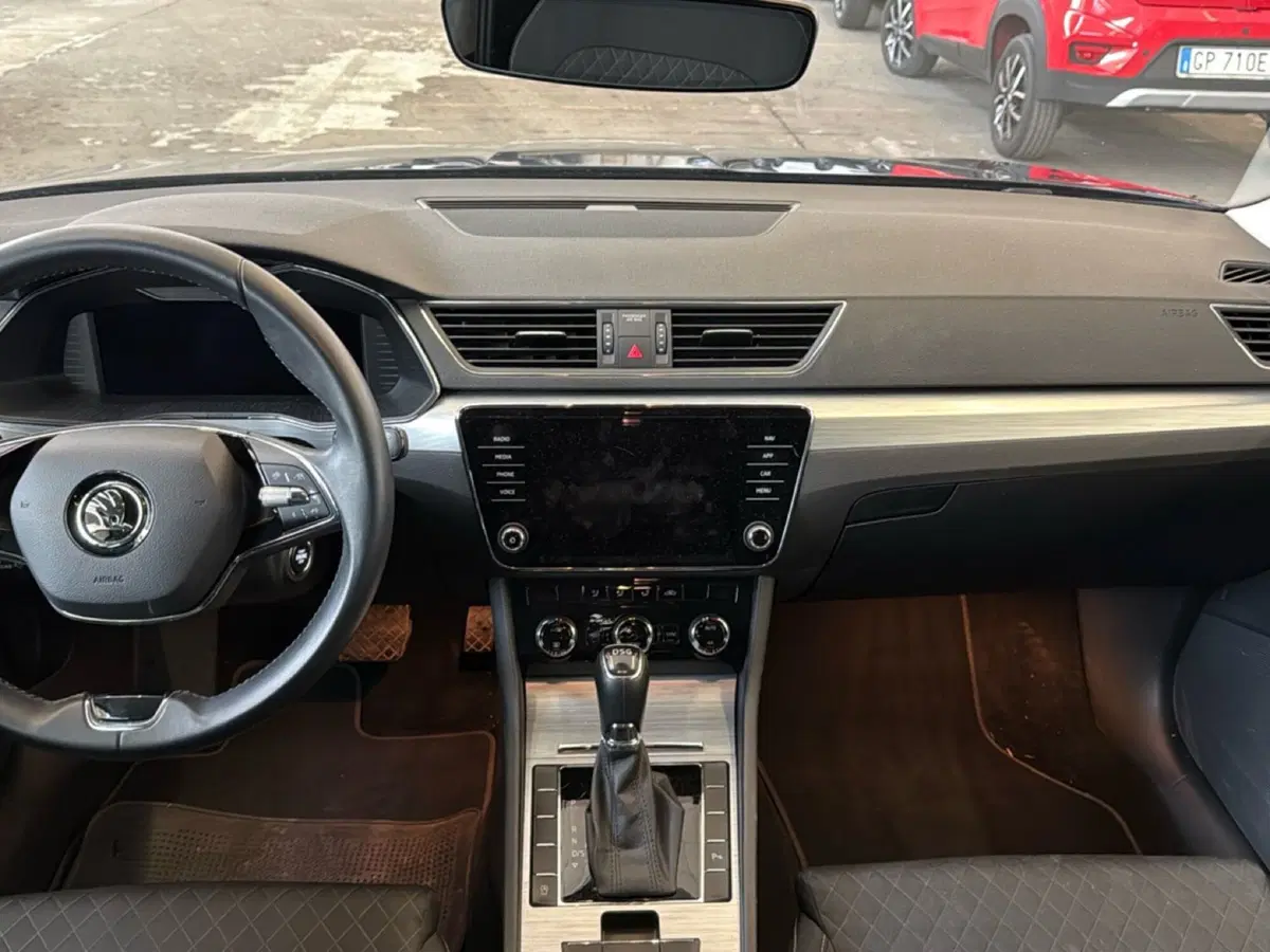 Skoda Superb Station Wagon usata a Pordenone (12)