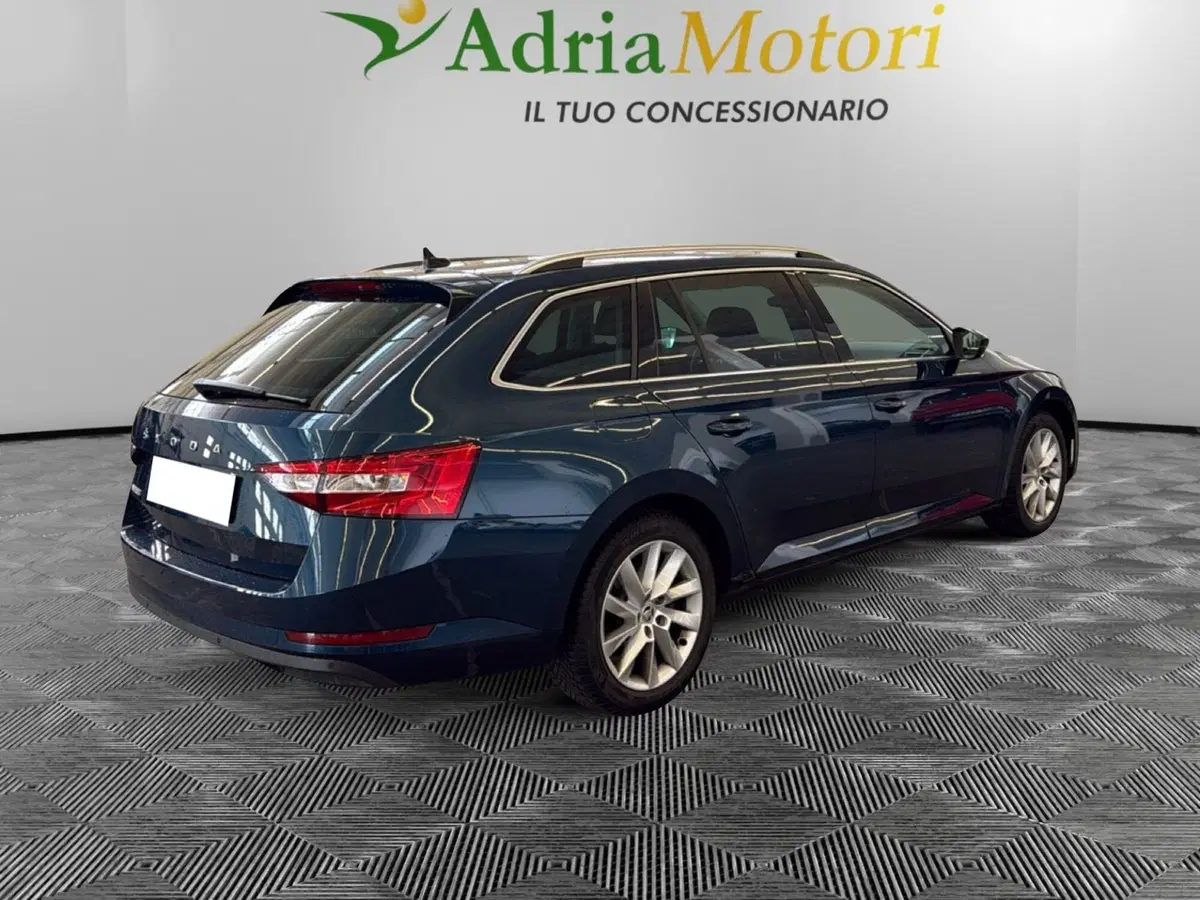 Skoda Superb Station Wagon usata a Pordenone (5)