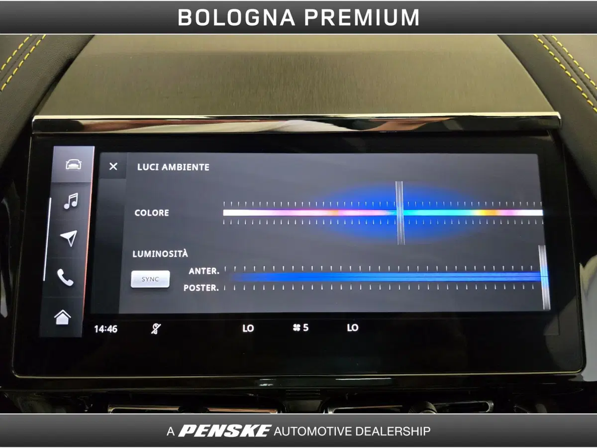 Aston Martin DBX usata a Bologna (15)