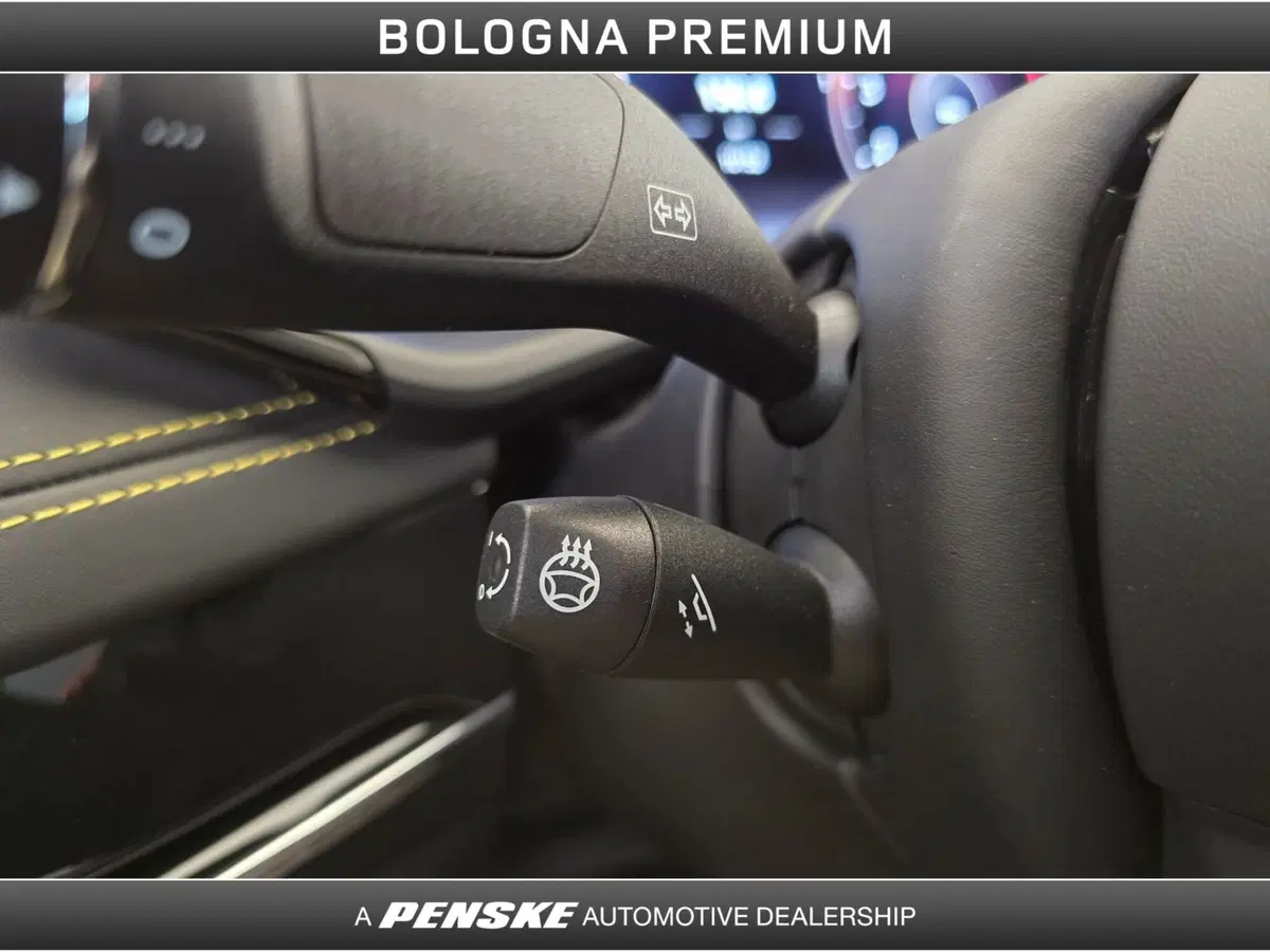 Aston Martin DBX usata a Bologna (17)