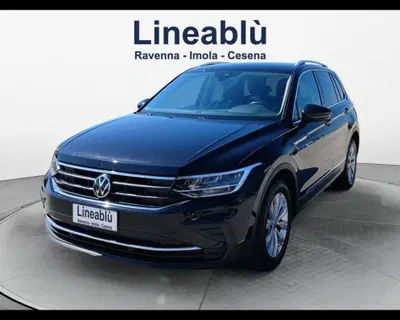 Volkswagen Tiguan 2.0 TDI SCR Life del 2023 usata a Ravenna