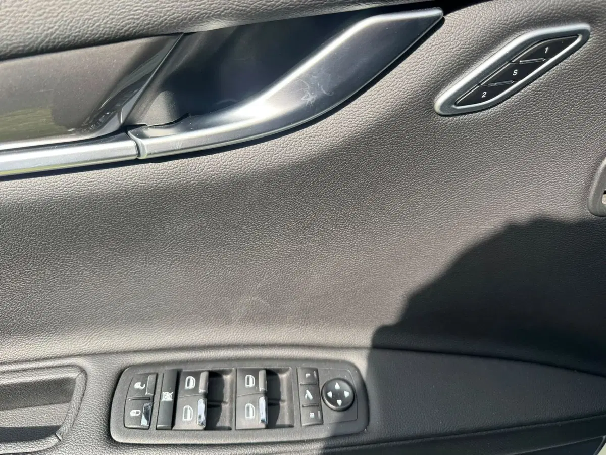 Maserati Ghibli usata a Salerno (15)