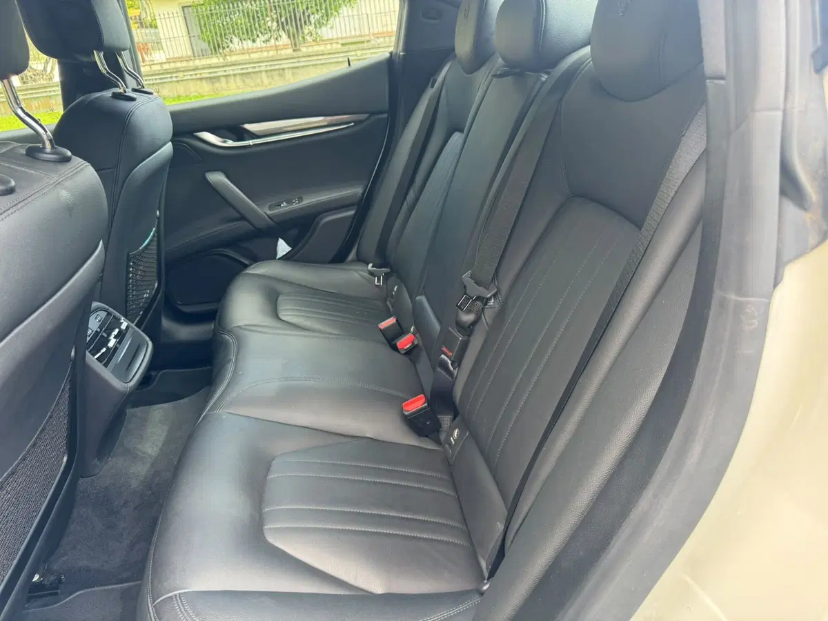 Maserati Ghibli usata a Salerno (7)