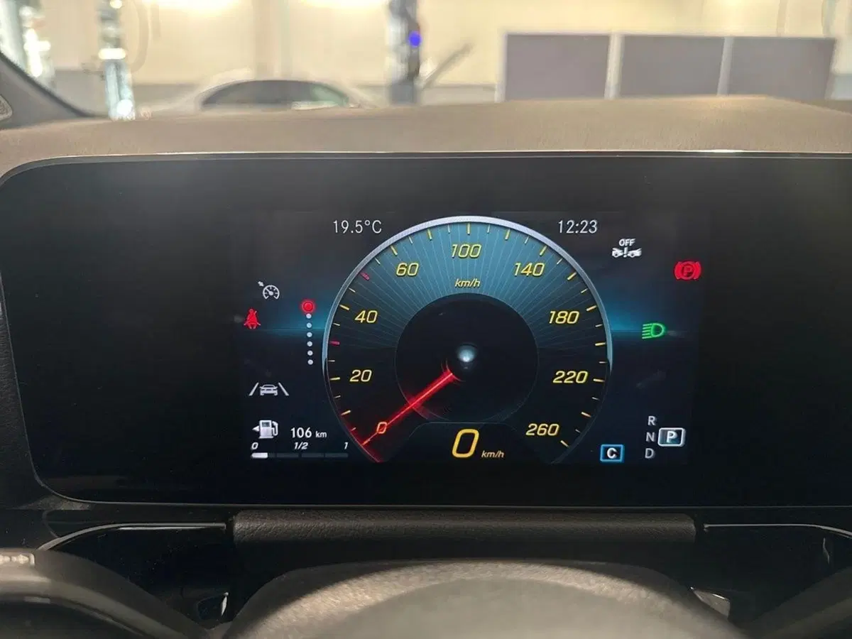 Mercedes-Benz GLA SUV usata a Prato (13)