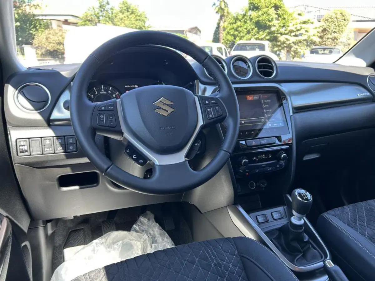 Suzuki Vitara nuova a Cuneo (10)