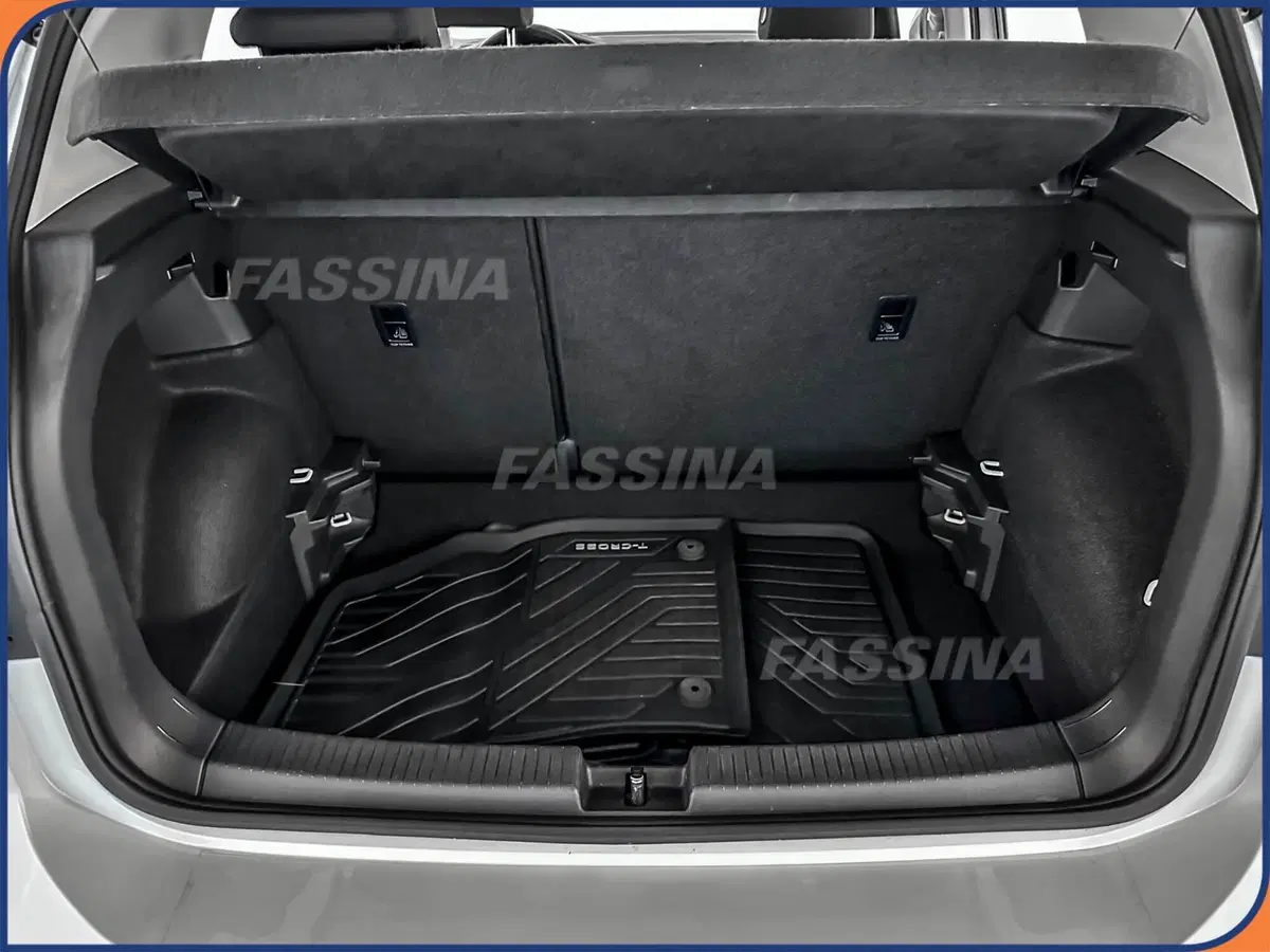 Volkswagen T-Cross usata a Milano (12)