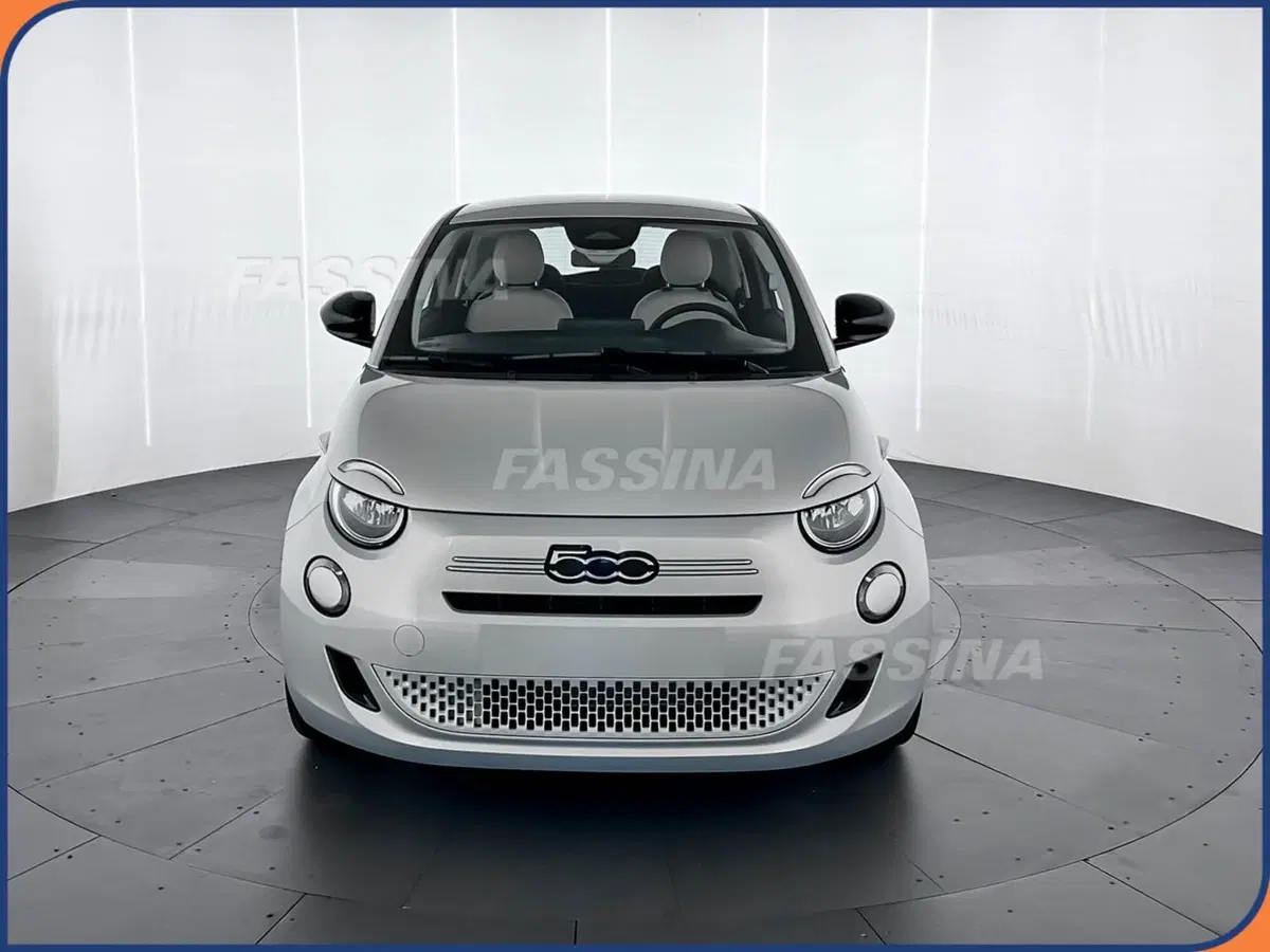 Fiat 500 nuova a Milano (2)