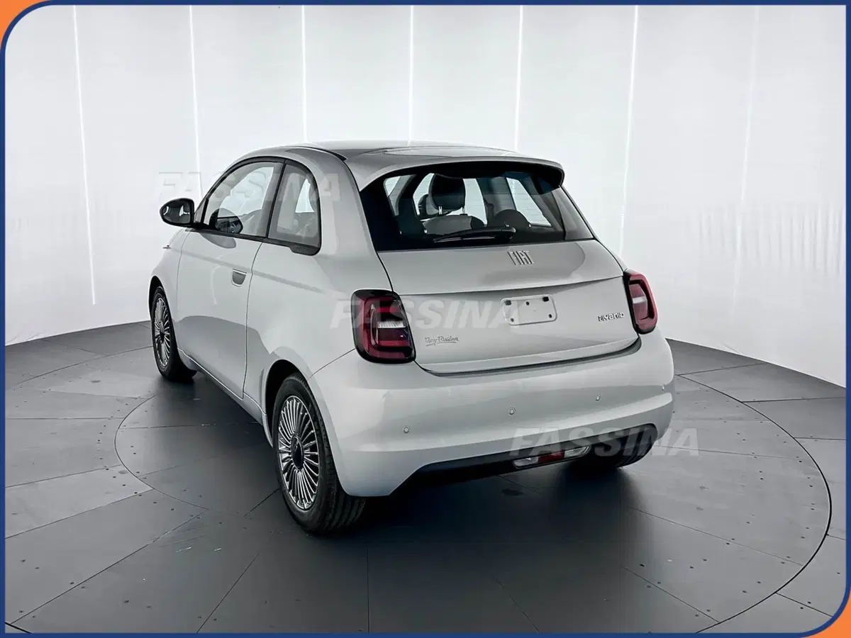 Fiat 500 nuova a Milano (4)