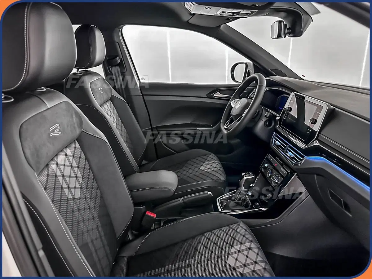 Volkswagen T-Cross nuova a Milano (14)