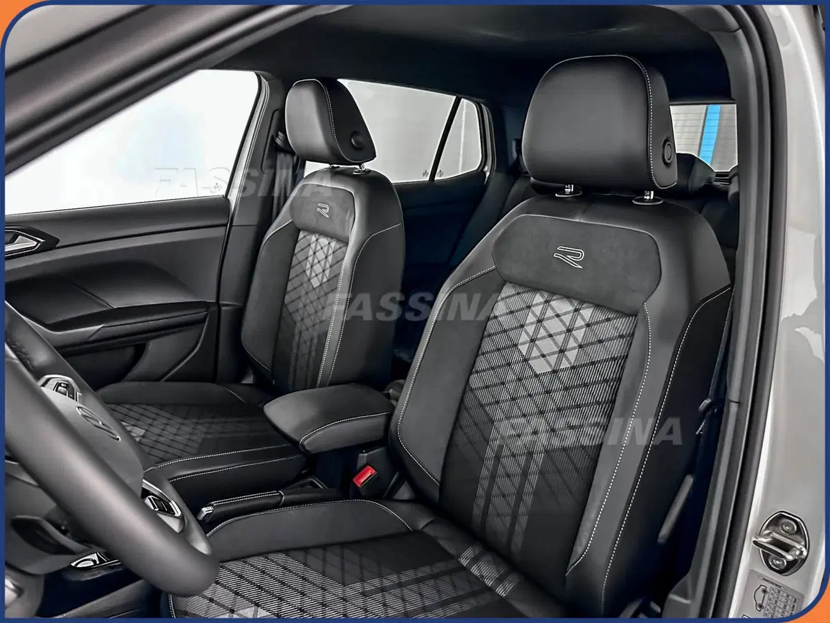 Volkswagen T-Cross nuova a Milano (8)