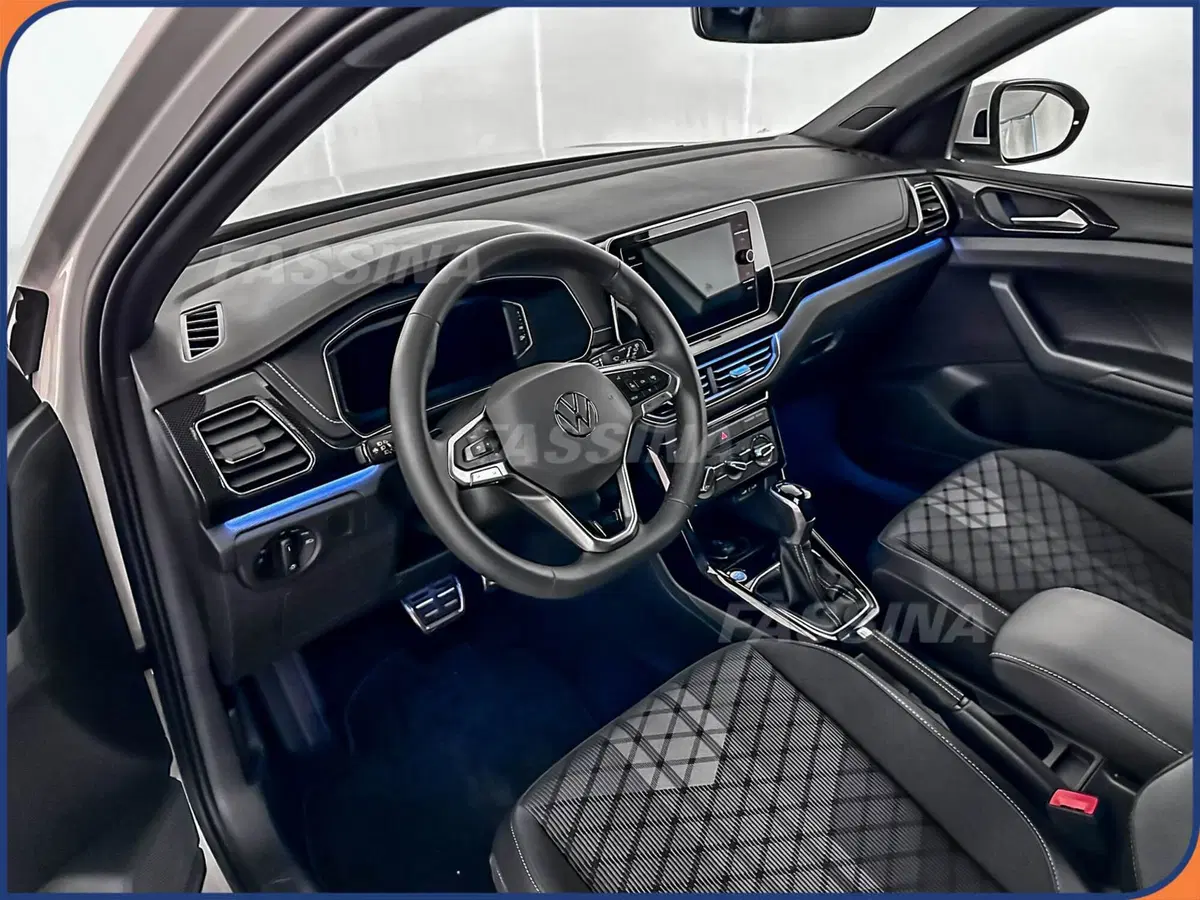 Volkswagen T-Cross nuova a Milano (9)
