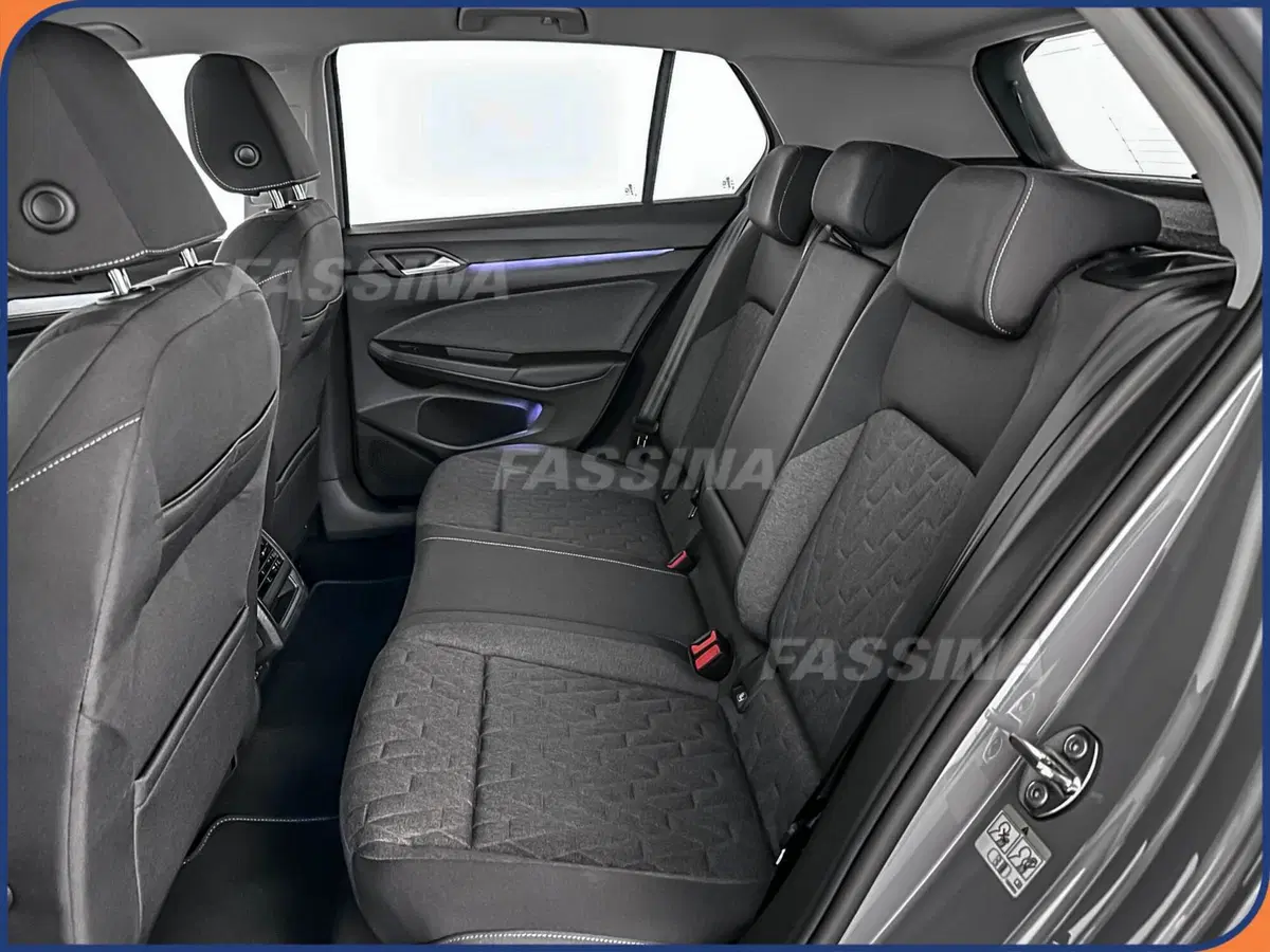 Volkswagen Golf nuova a Milano (10)
