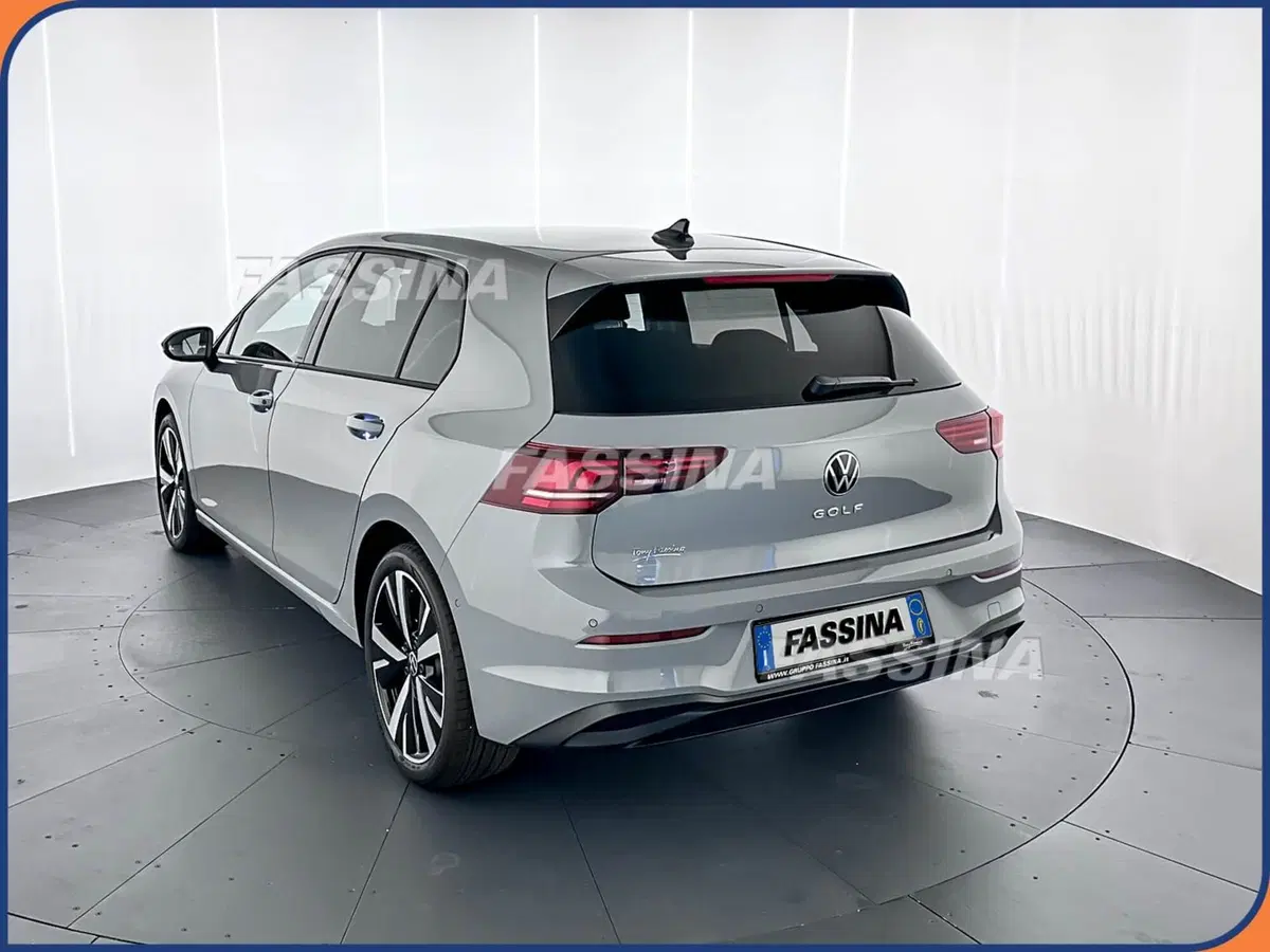Volkswagen Golf nuova a Milano (4)