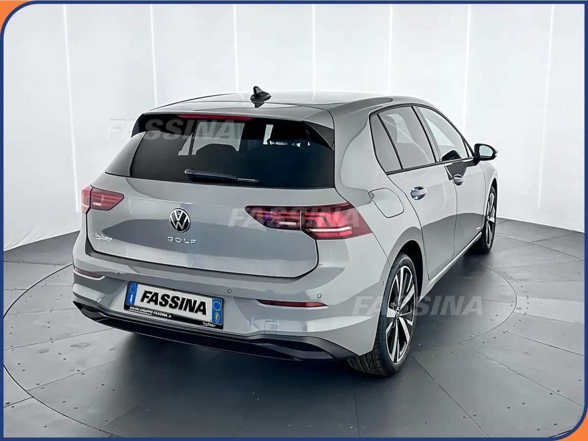 Volkswagen Golf nuova a Milano (6)