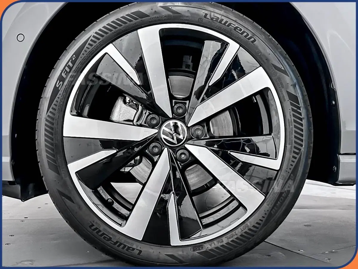 Volkswagen Golf nuova a Milano (7)