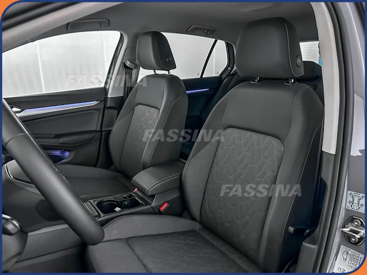 Volkswagen Golf nuova a Milano (8)