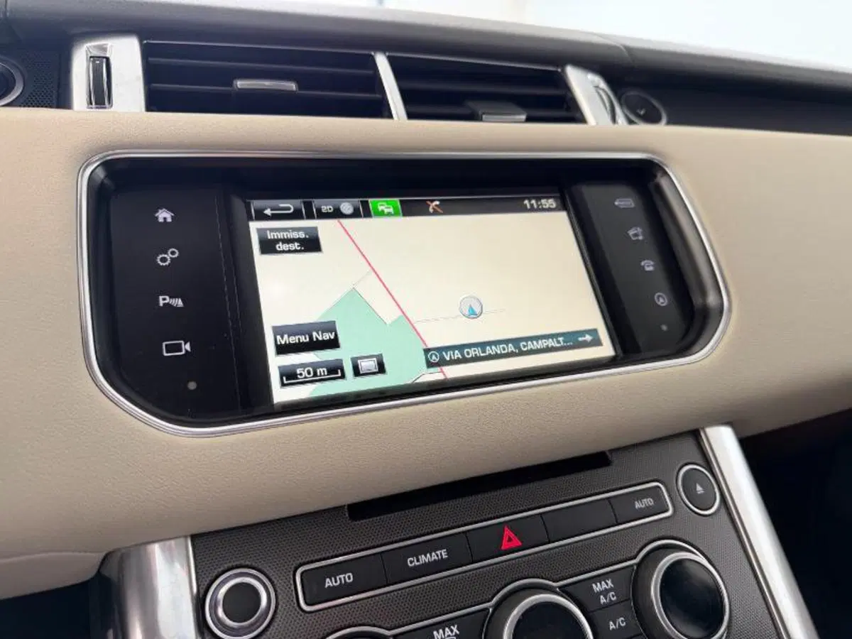 Land Rover Range Rover Sport usata a Venezia (14)