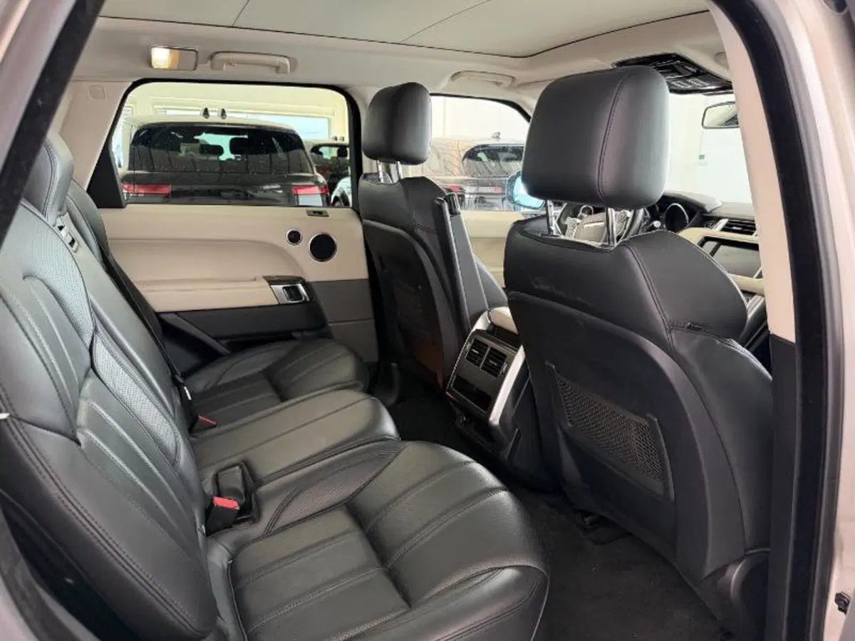 Land Rover Range Rover Sport usata a Venezia (7)