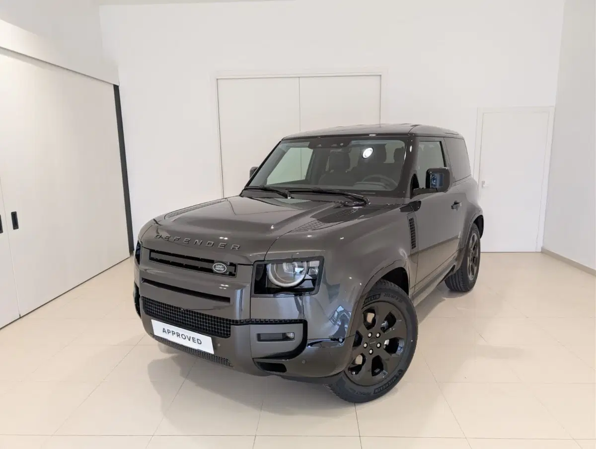 Land Rover Defender nuova a Cuneo