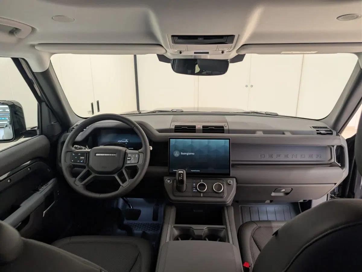 Land Rover Defender nuova a Cuneo (4)