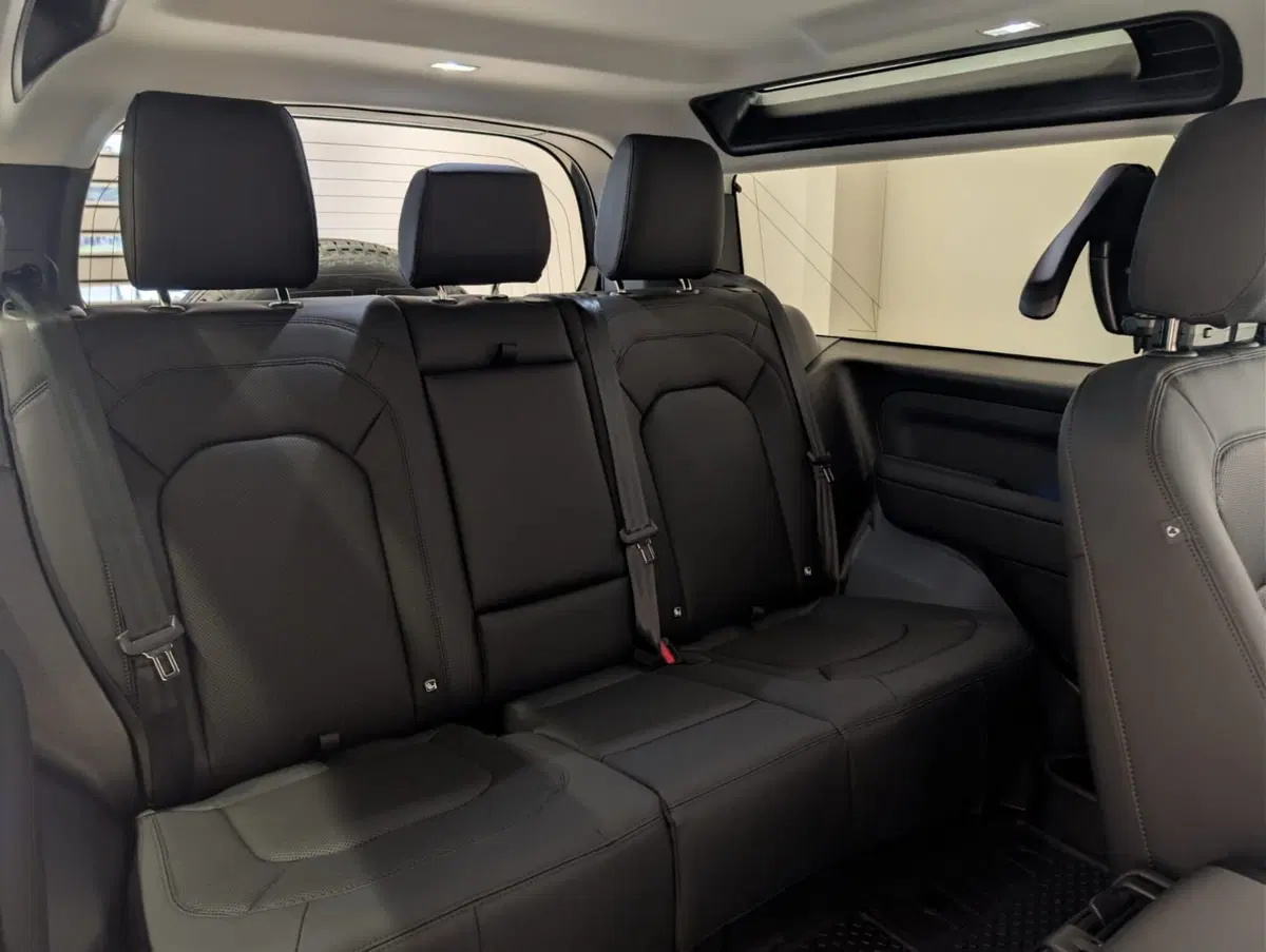 Land Rover Defender nuova a Cuneo (5)