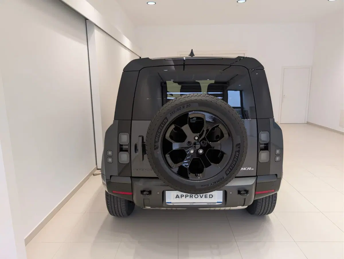 Land Rover Defender nuova a Cuneo (6)