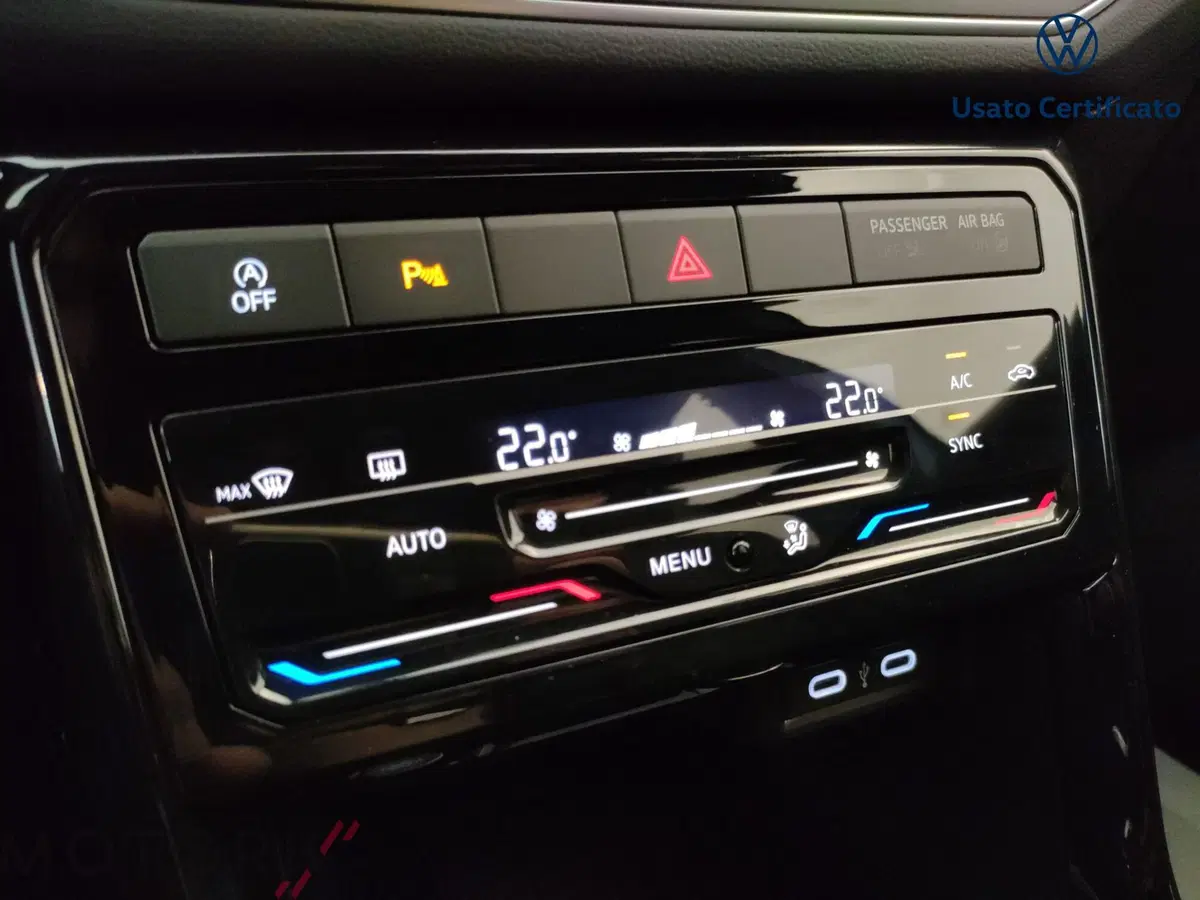 Volkswagen T-Cross nuova a Varese (13)