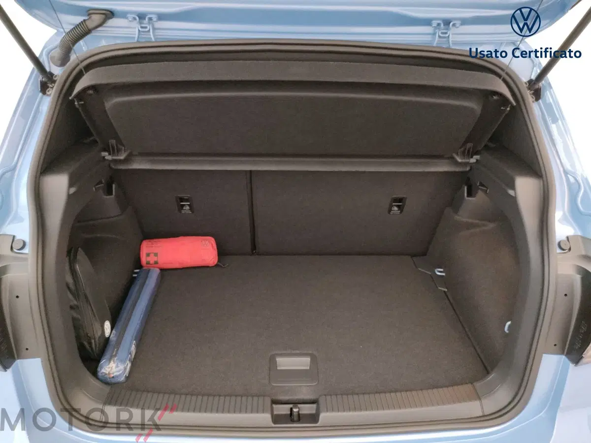 Volkswagen T-Cross nuova a Varese (9)