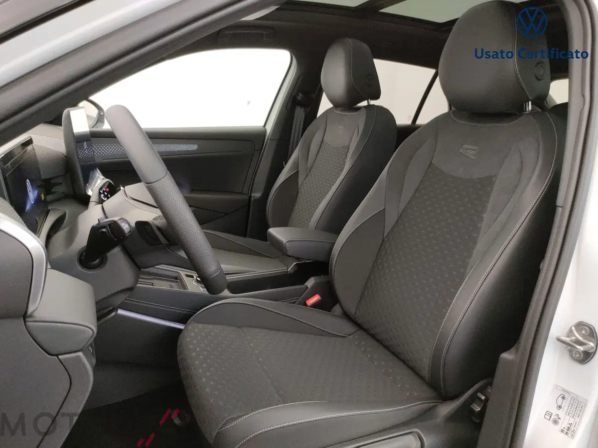 Volkswagen T-Roc nuova a Varese (11)