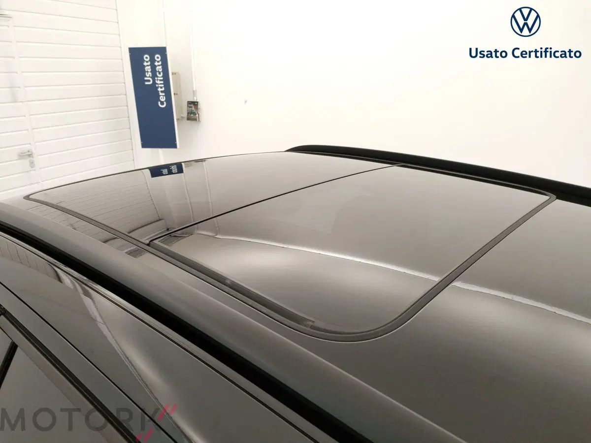 Volkswagen T-Roc nuova a Varese (18)