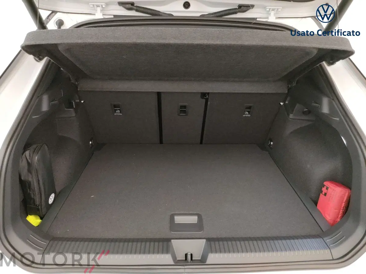 Volkswagen T-Roc nuova a Varese (9)