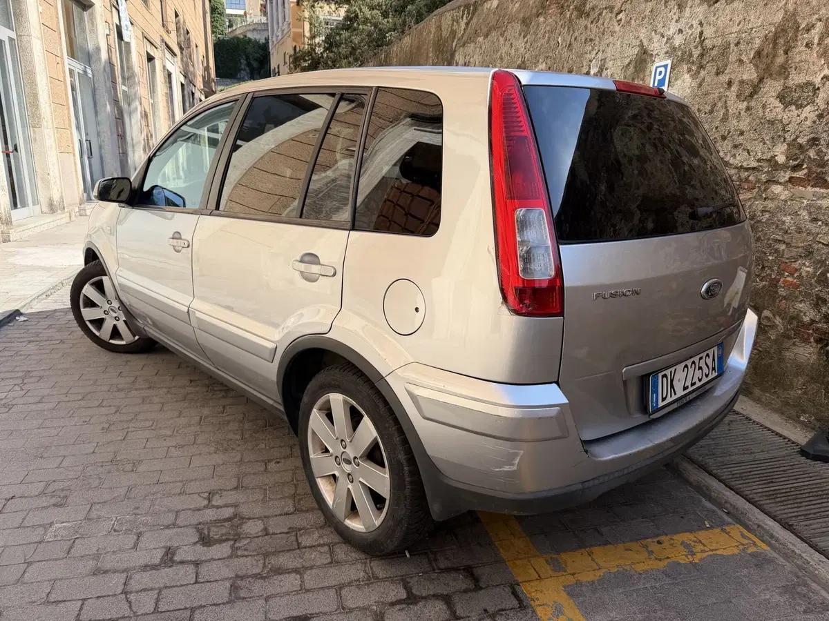 Ford Fusion usata a Genova (3)