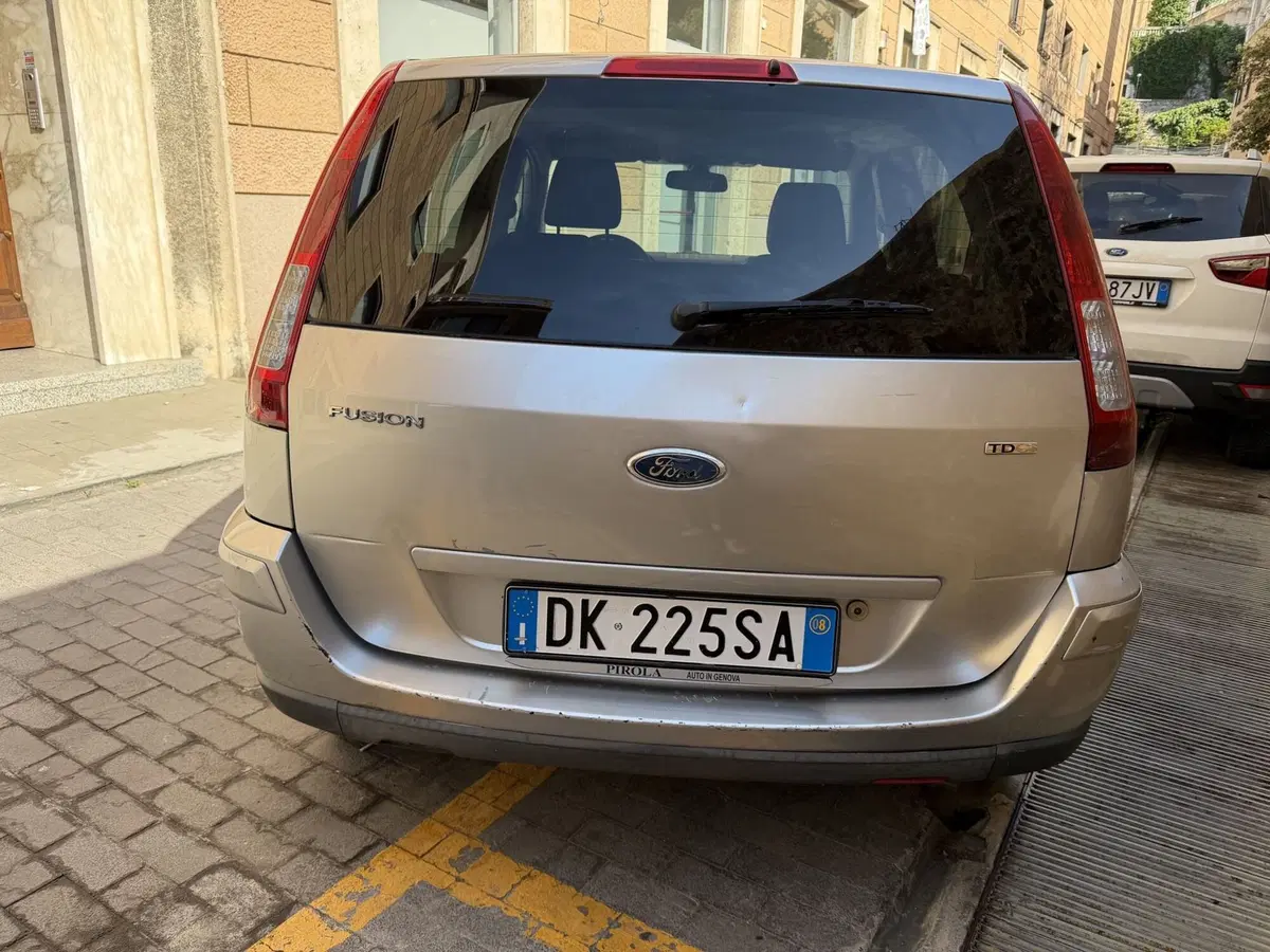Ford Fusion usata a Genova (4)