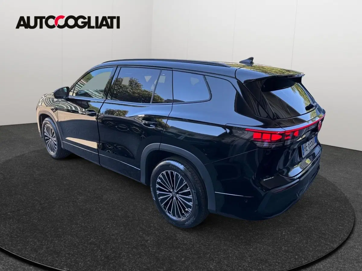 Volkswagen Tayron nuova a Lecco (3)