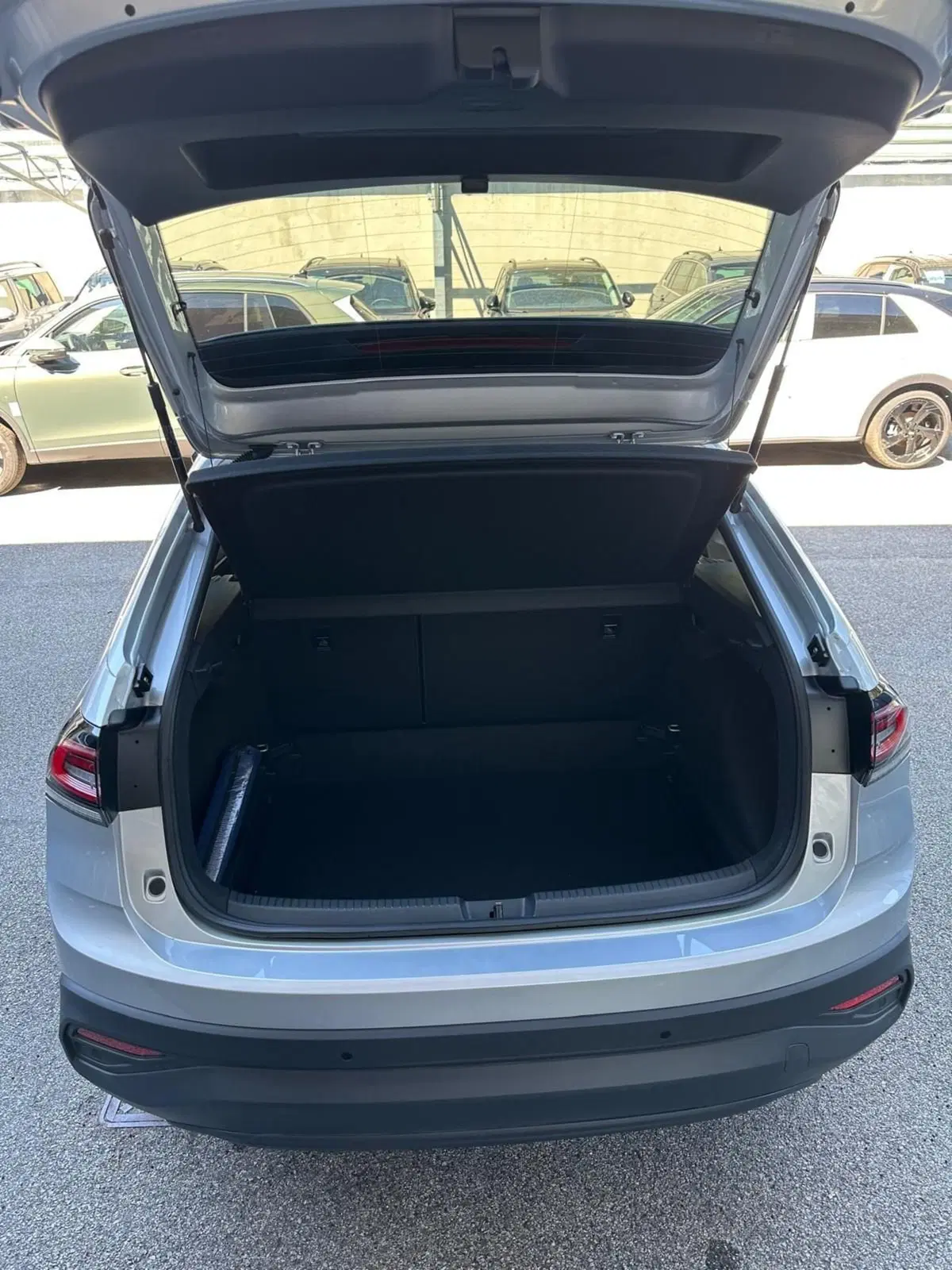 Volkswagen Taigo nuova a Lecco (7)