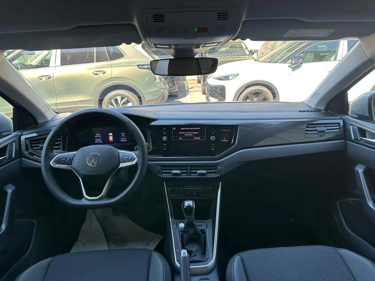 Volkswagen Taigo nuova a Lecco (8)