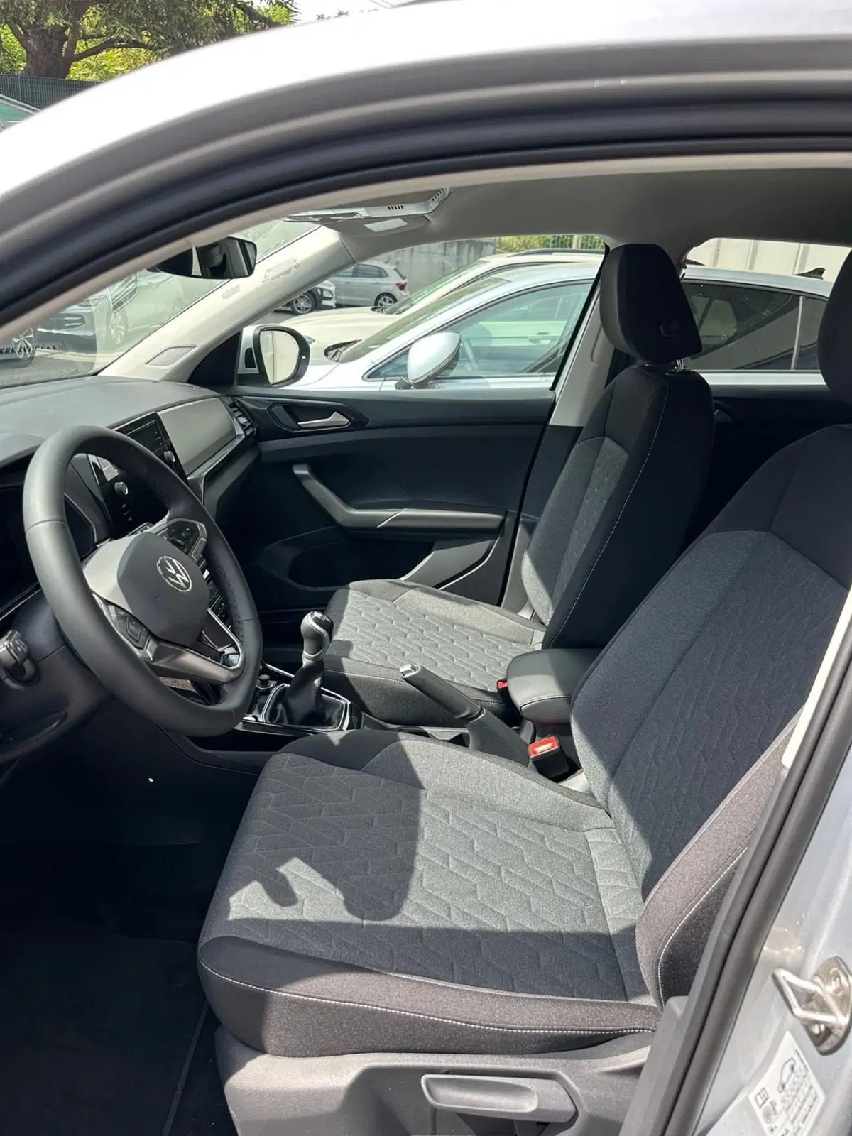 Volkswagen T-Cross nuova a Lecco (6)