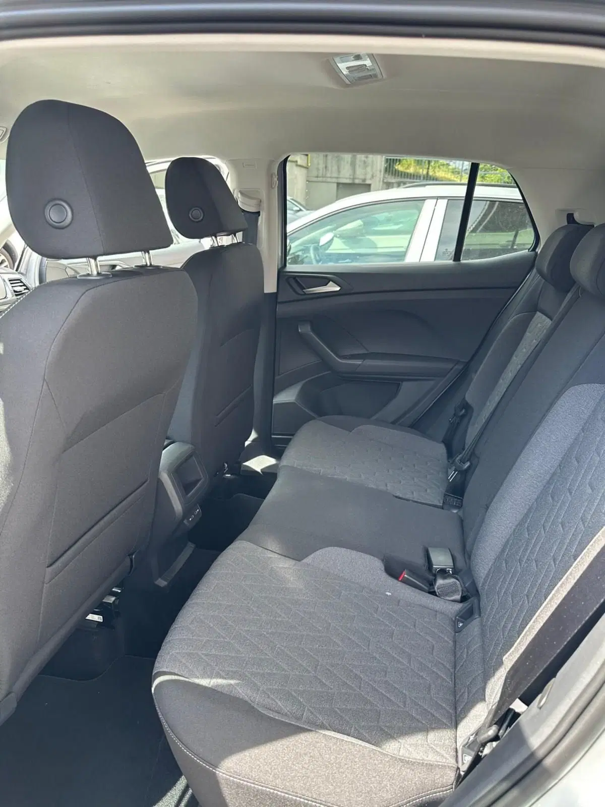 Volkswagen T-Cross nuova a Lecco (7)