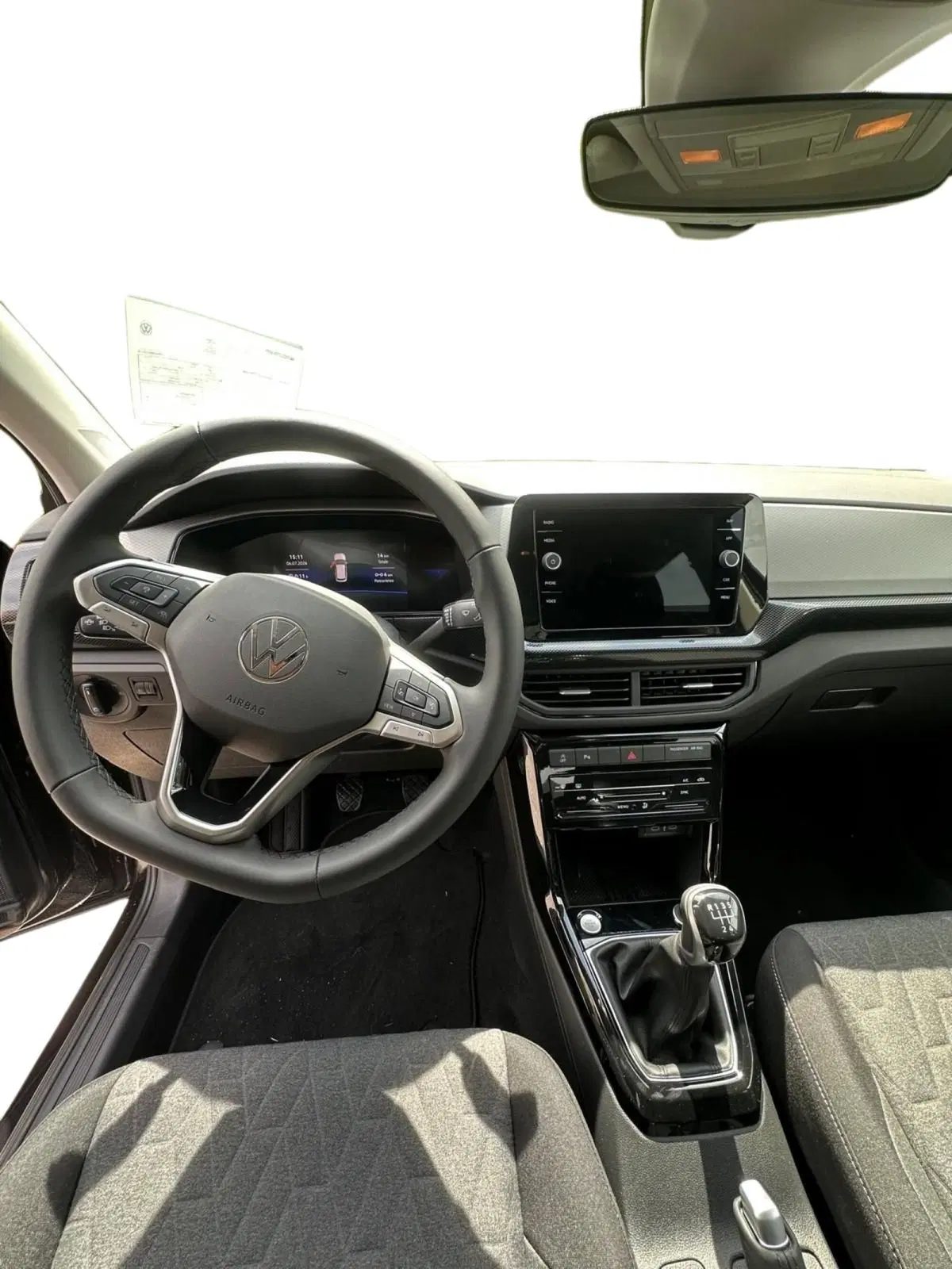 Volkswagen T-Cross nuova a Lecco (7)