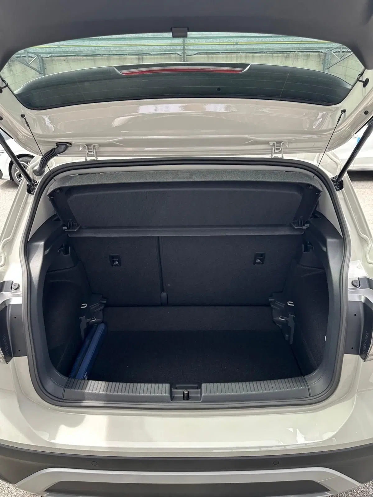 Volkswagen T-Cross nuova a Lecco (8)