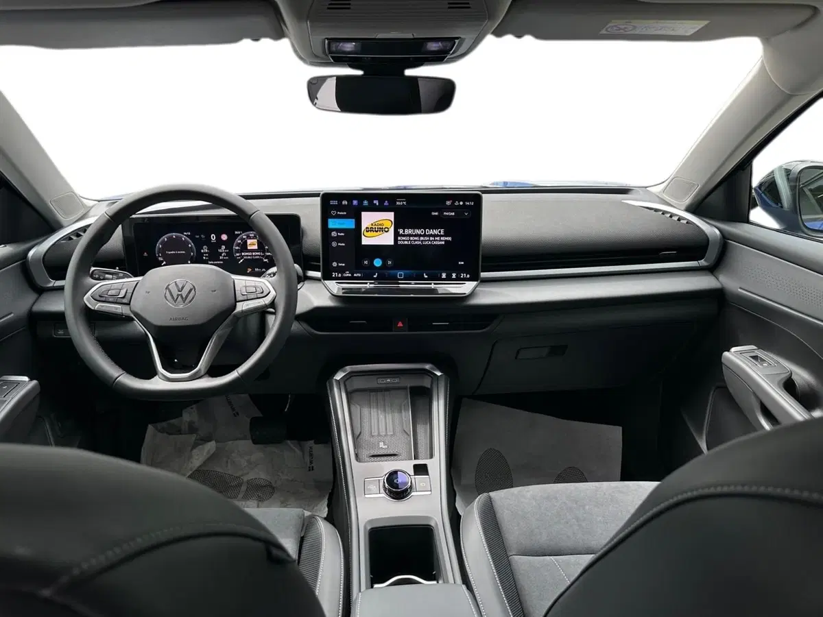 Volkswagen T-Roc nuova a Lecco (5)