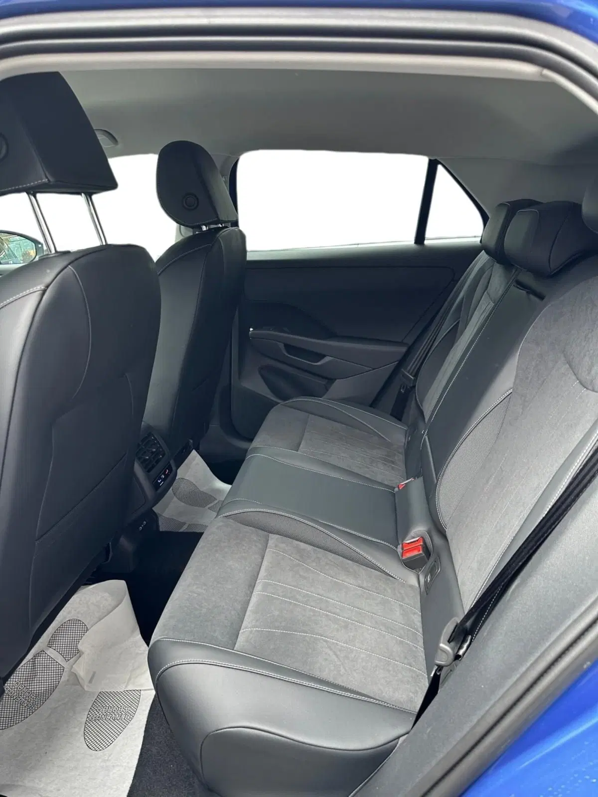Volkswagen T-Roc nuova a Lecco (7)