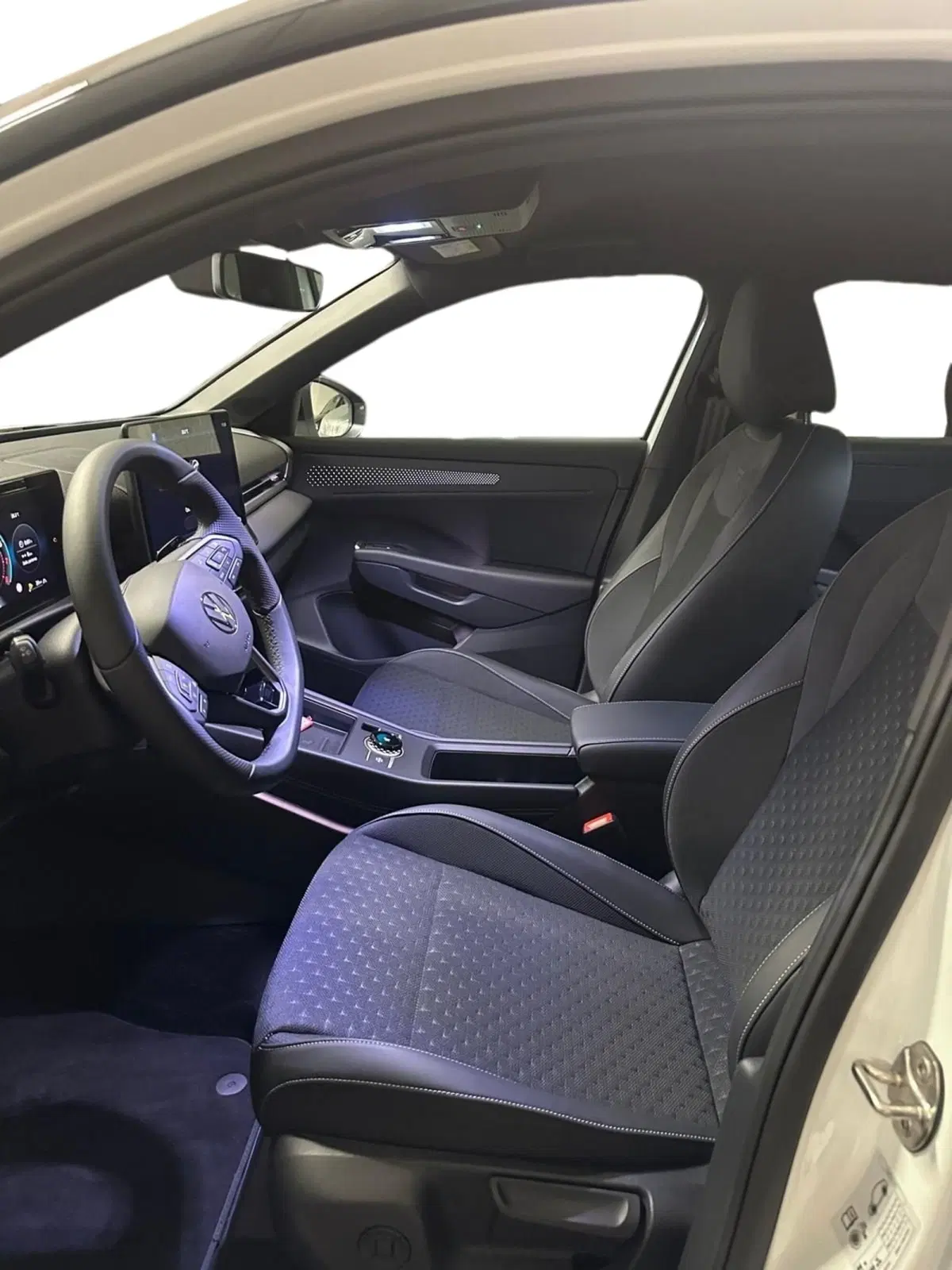 Volkswagen T-Roc nuova a Lecco (7)