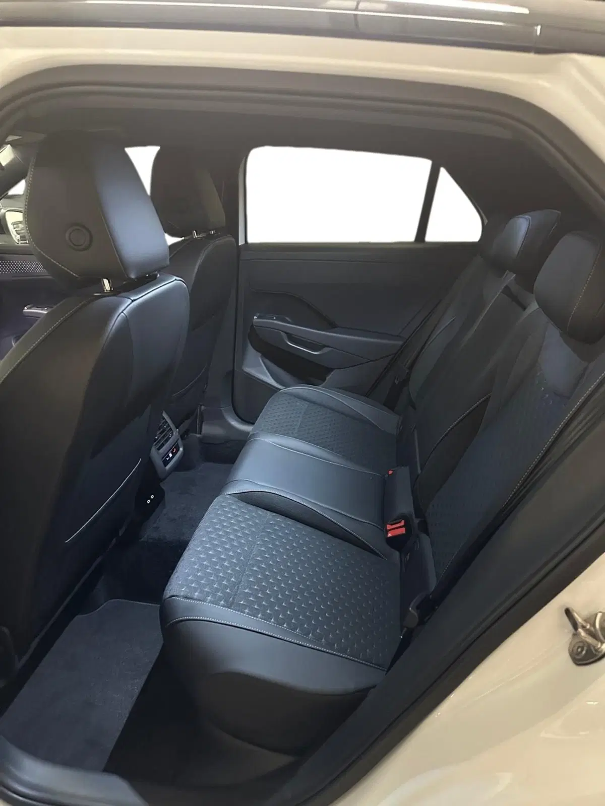 Volkswagen T-Roc nuova a Lecco (8)