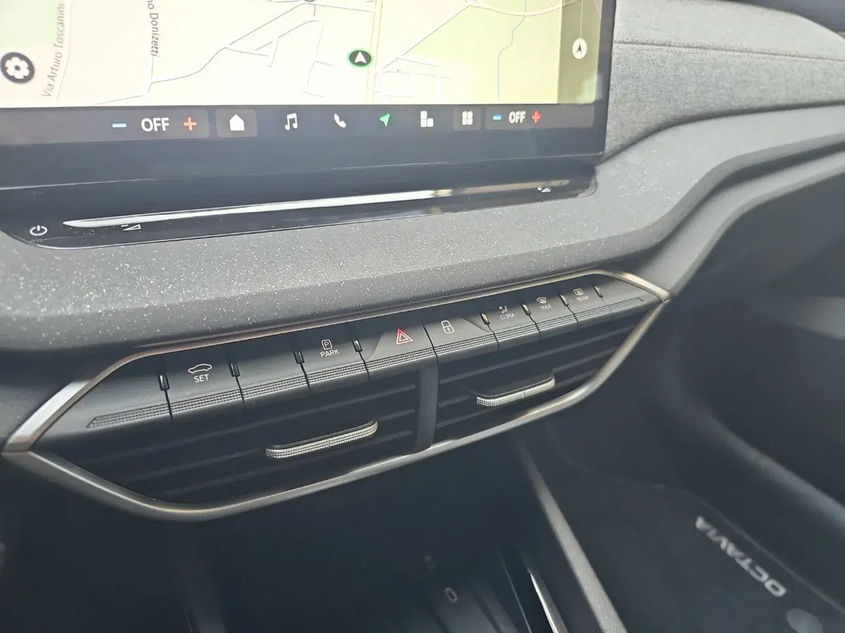 Skoda Octavia Station Wagon nuova a Lecco (16)