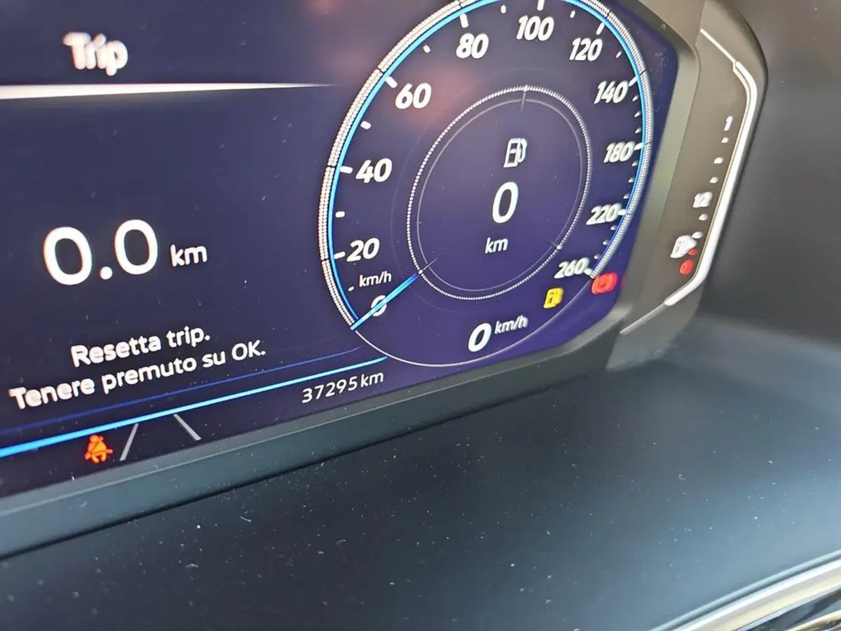 Volkswagen T-Roc usata a Lecco (15)