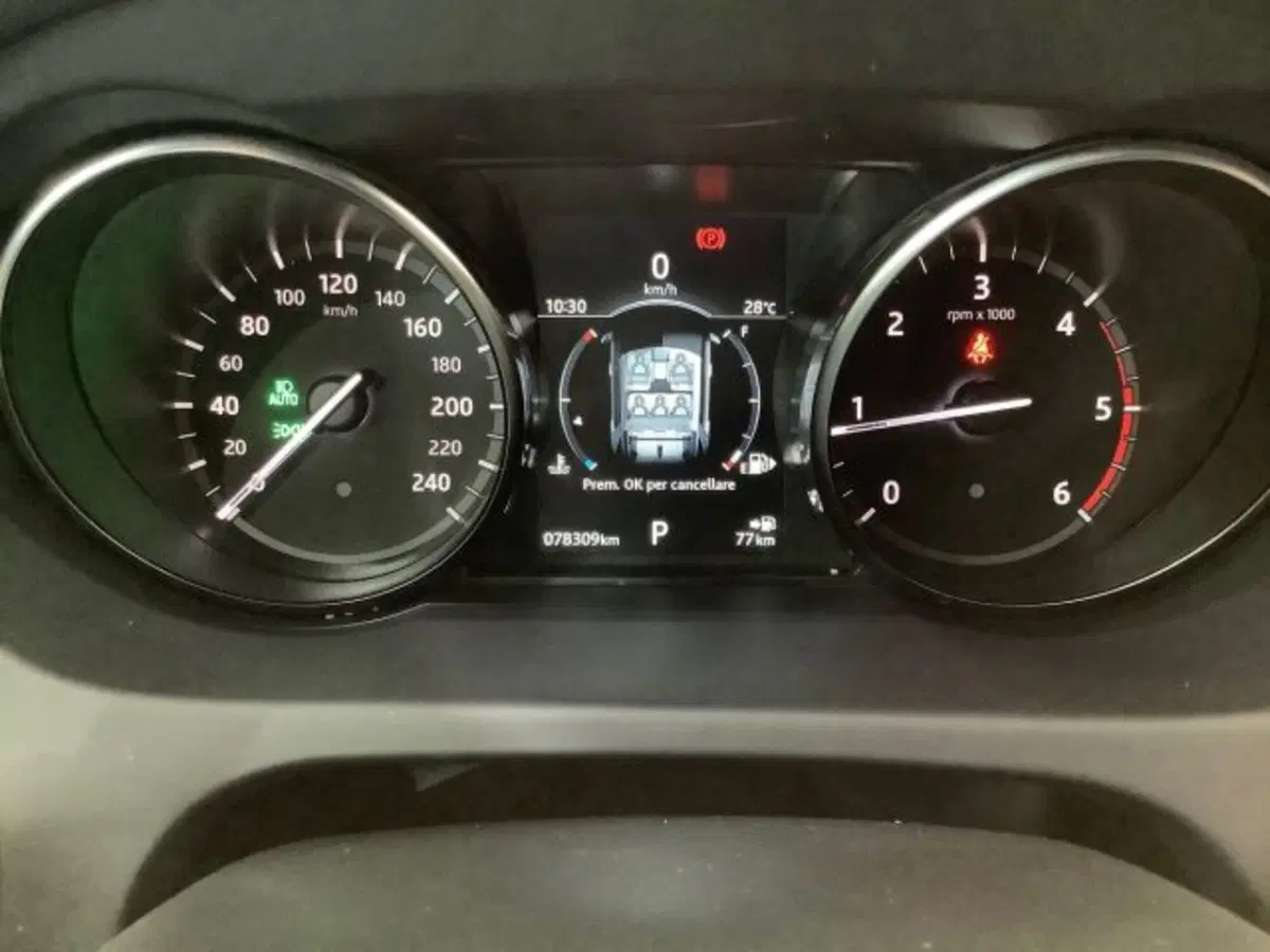 Land Rover Discovery Sport usata a Catania (15)