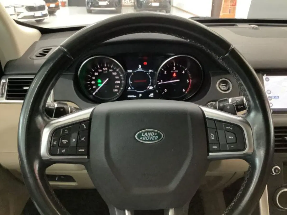 Land Rover Discovery Sport usata a Catania (18)