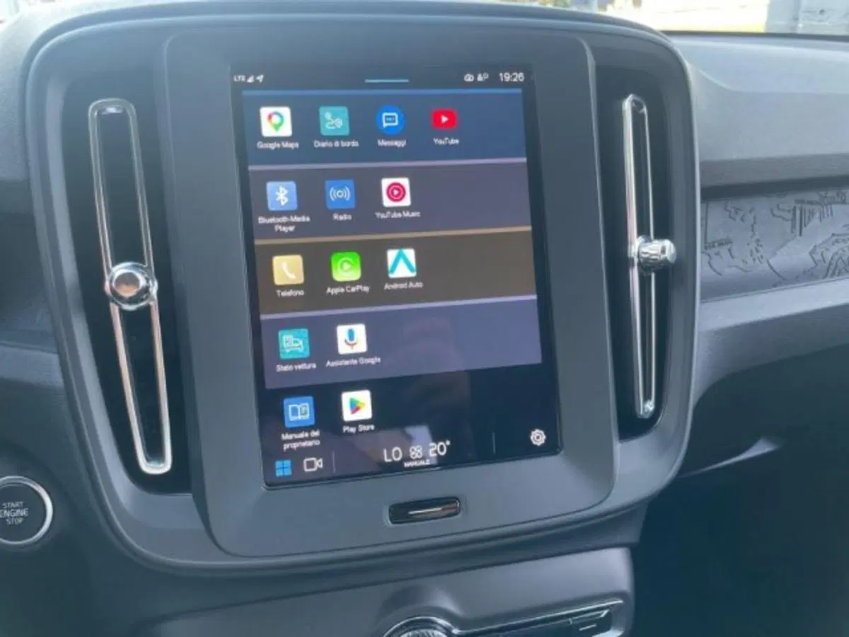 Volvo XC40 usata a Vercelli (9)