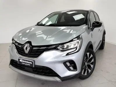 Renault Captur Plug-in Hybrid E-Tech 160 CV Techno del 2023 usata a Lurate Caccivio